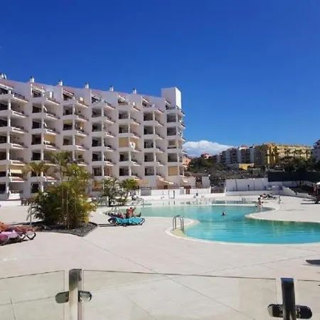 Great 'san Marino' Terrace & Pool شقة *