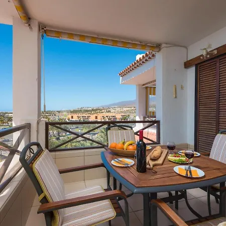 Great 'san Marino' Terrace & Pool شقة *