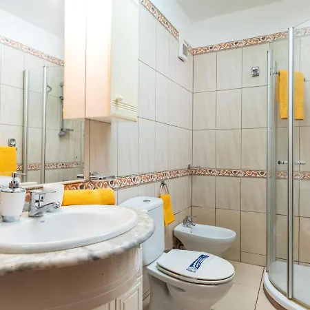 Great 'san Marino' Terrace & Pool لوس كريستيانوس